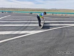 哈巴河执法大队：清理杂物保畅通