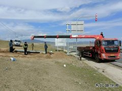 富蕴执法大队：多措并举推进路域环境整治显成效