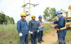 国网阿鲁科尔沁旗供电公司：无惧高温“烤”验 带电作业保民生