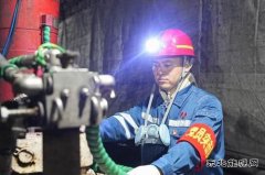 欧启岗：匠心筑梦攀高峰