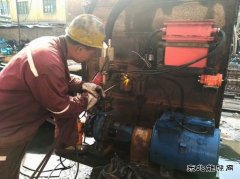 党员自主研制全断面小巷防尘喷水车