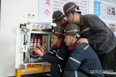 中煤新集公司利辛矿业团委：青蓝相接传薪火 劳模带徒筑匠心